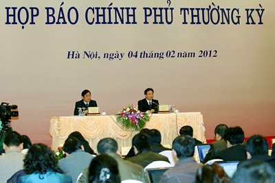 越南政府办公厅举行例行记者会