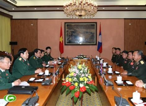 冯光青会见老挝国防代表团