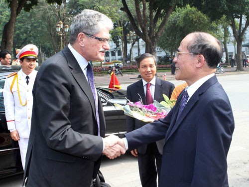 丹麦议会议长吕克托夫特圆满结束对越南的访问