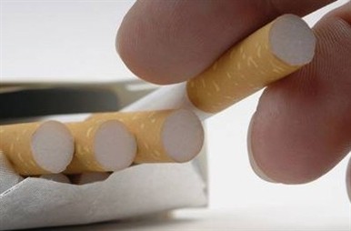 越南国会常务委员会讨论烟草危害预防控制法草案 
