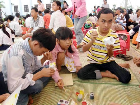 越南全国各地举行残疾人日纪念活动
