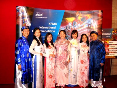 越南学生进入香港毕马威全球国际商业案例竞赛前4名