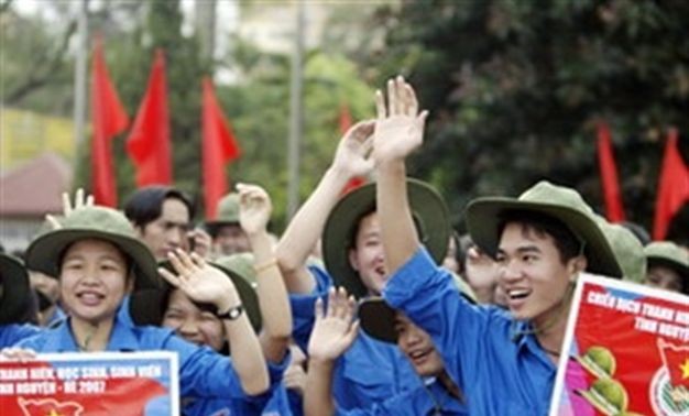 阮春福出席2012年夏季志愿者活动出征仪式