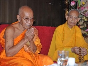越南祖国阵线领导人会见柬埔寨佛教界代表团