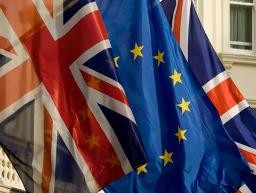 英国将就是否留在欧盟举行公投