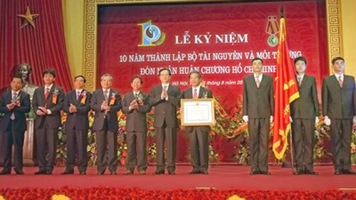 阮晋勇出席资源环境部成立十周年纪念会