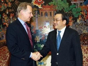 美国众议院规则委员会主席德赖尔访问越南