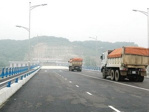 越南老街金城国际公路口岸正式投入运行