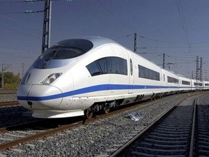 联接中国与东盟的国际铁路大通道全线铺通