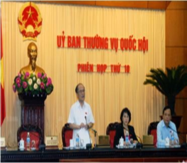 越南国会常务委员会就基层调解法草案进行讨论