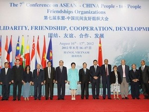 阮氏金银会见出席第7届东盟-中国民间友好组织大会代表