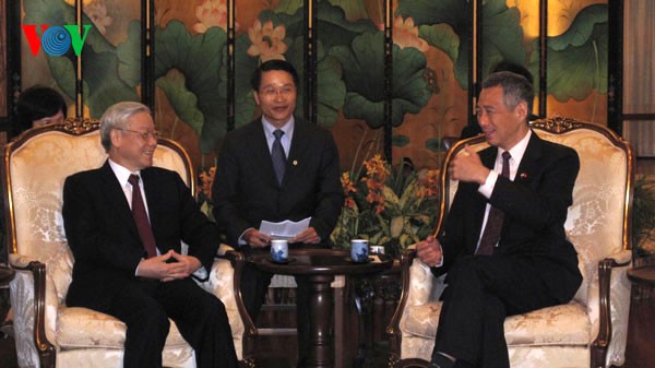 阮富仲与新加坡总理李显龙举行会谈