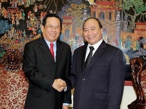阮春福会见柬埔寨社会福利、退伍军人和青年改造部大臣叶绍兴