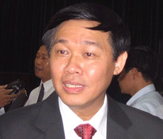 张晋创出席财政部的批评和自我批评会议 