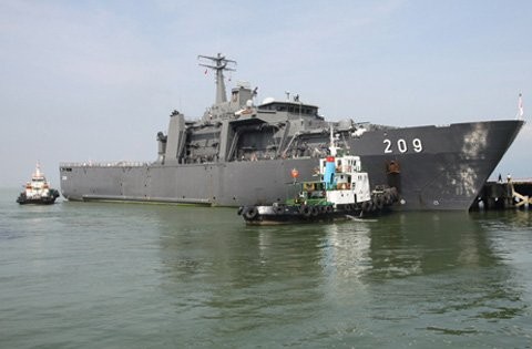 新加坡海军代表团访问越南岘港市