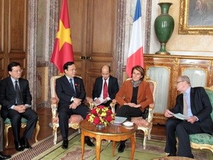 越南国会和法国议会加强合作