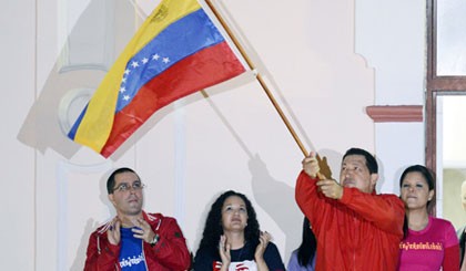 越南领导人向查韦斯连任委内瑞拉总统致贺电