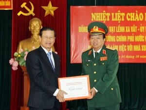 阮春福会见老挝副总理宋沙瓦•凌沙瓦
