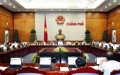越南政府举行10月份工作例会