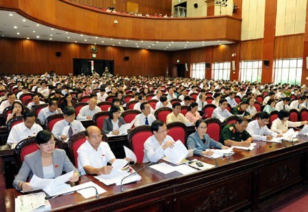 越南十三届国会四次会议讨论社会经济和财政预算问题