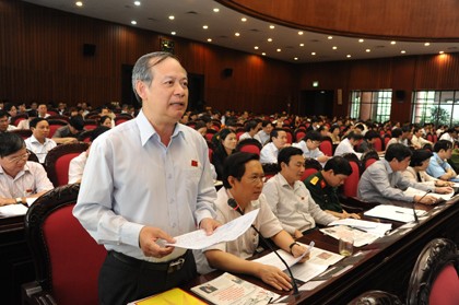 越南13届国会4次会议讨论反腐败法修正草案