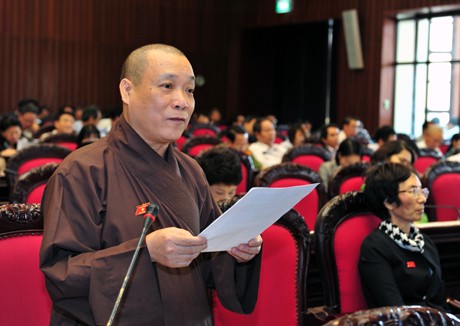 越南13届国会4次会议继续讨论反腐败和打击犯罪问题