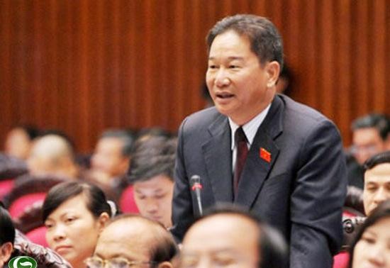 越南13届国会4次会议讨论1992年宪法修正案和土地法修正草案