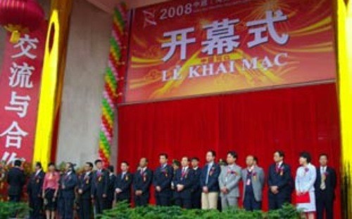 越南老街省与中国云南省就2012年合作情况举行会谈