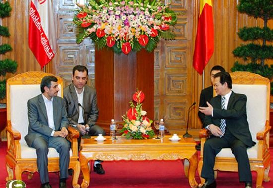 越南党、政府和国会领导人会见伊朗总统艾哈迈迪-内贾德