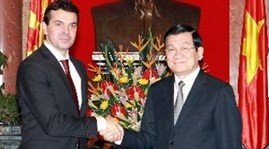 张晋创会见马其顿外交部长尼科拉·波波斯基