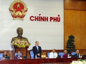 越南政府副总理阮善仁会见同塔省为国立功者代表团