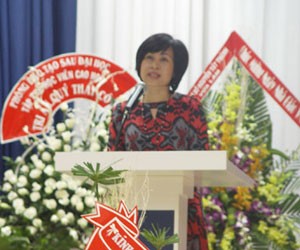 阮春福出席胡志明市法律大学教师节纪念大会