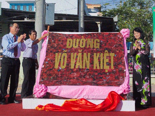 越南已故总理武文杰诞辰九十周年纪念活动在永隆省举行