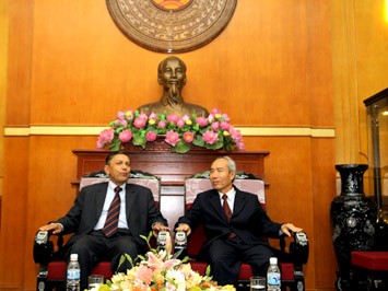 越南祖国阵线中央委员会主席黄担访问印度