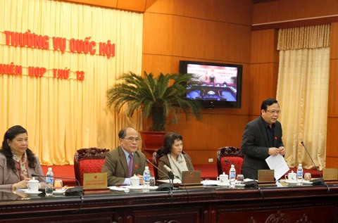 越南国会常委会讨论国会关于信任调查和信任投票决议实施问题