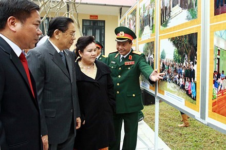 老挝人民革命党中央总书记、国家主席朱马利·赛雅贡访问胡志明市