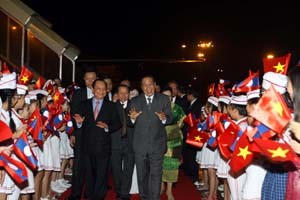 老挝人民革命党中央总书记、国家主席朱马利圆满结束对越南的访问