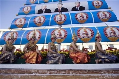 柬埔寨隆重举行一七胜利纪念会