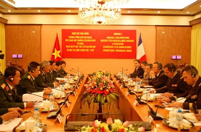 越法国防合作联合委员会举行第三次会议