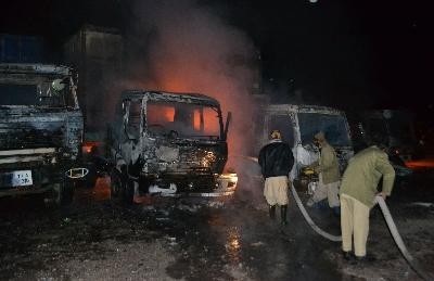 巴基斯坦军方车辆遭遇爆炸袭击，17名士兵死亡