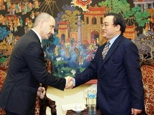 越南政府副总理黄忠海会见捷克共和国工业与贸易部部长库巴