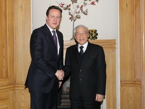 阮富仲与英国首相卡梅伦举行会谈