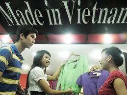 胡志明市“越南人优先用越南货”运动实施三年总结会议
