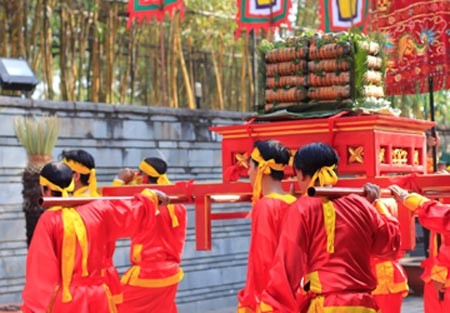 胡志明市举行仪式，向国祖雄王敬献圆柱形粽