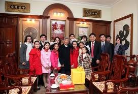 胡志明共青团中央书记处向原越南党和国家领导人拜年