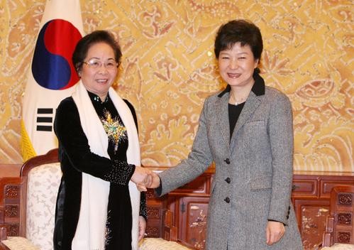 越南国家副主席阮氏缘会见韩国新总统朴槿惠