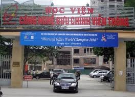 越南邮政电信技术学院荣获劳动英雄称号 