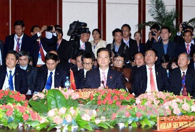 阮晋勇在老挝出席多场峰会