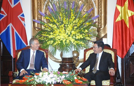 越南外交部长范平明会见英国前首相布莱尔