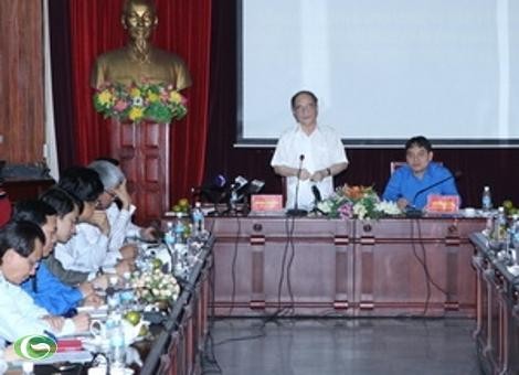 越南青年知识分子关心发展全面教育培训